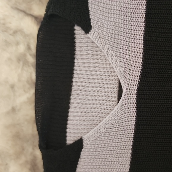 Sweater - Picture 4 of 4